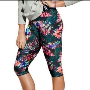 Pink Victoria's Secret Womens tropical yoga cropped Capri leggings Size XS